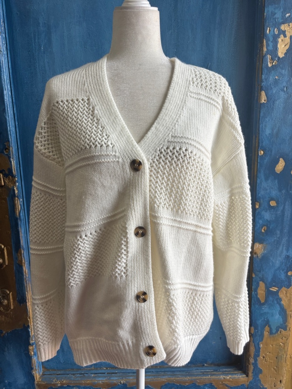 Women's Cream Textured Button-Front Sweater Cardigan